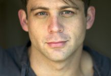 Shorts to light up screen