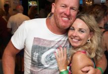 Mass of cash in a flash