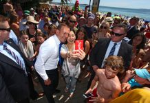 PM sticks to the selfies