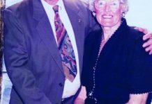 Una and Reg join stars at Christmas