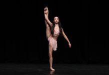 Dancer turns to the US