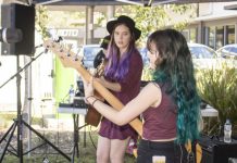 Crowds switch on to radio