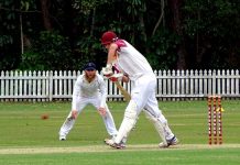 Bad light halts play