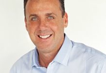 Pollie performs love songs