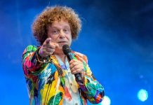 Grammy-award winning artist performs in Noosa