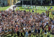 News students soak up USC sunshine