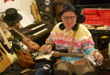 Noosa musician fulfils his passion with hearing aids