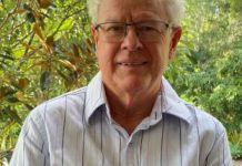 Achitect artist paints for Mary Valley festival