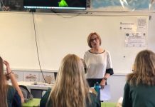 Noosa teacher of 40 years returns to classroom