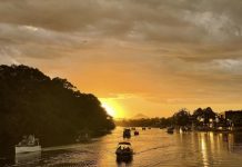Carols cruise has Noosa singing