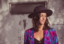 Vikki entertains Eumundi