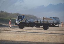 Pontoon rubbish threatens marine life