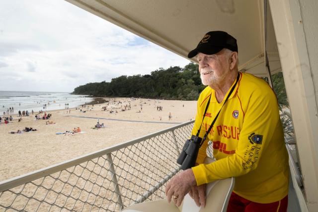 Noosa Heads veteran surf lifesaver Ron Lane given guard of honour after 64  years saving lives - ABC News