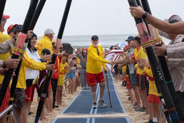 Noosa Heads veteran surf lifesaver Ron Lane given guard of honour after 64  years saving lives - ABC News