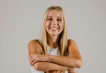 Noosa artist wins scholarship to Tamworth music course