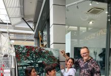 Live painting experience causes stir in Hastings Street