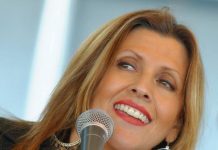 Bubbles and Brunch on Noosa Main Beach