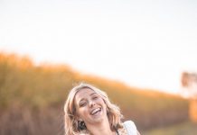 Sari Abbott releases single