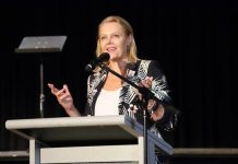 Political tug of war not working