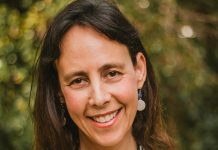 Girl at the fall of the wall