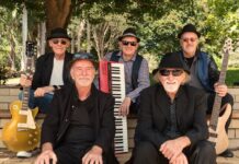 Claptomaniacs play at the Marina