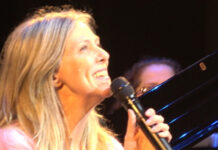 Karen Knowles in concert