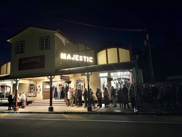0108MAJEST_491836_01