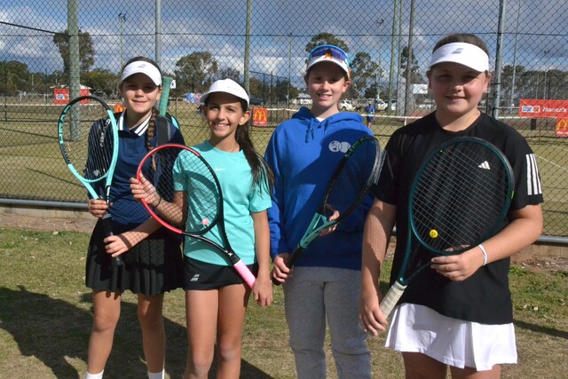 JnrTennis_494233_01