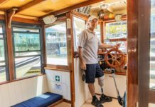 Noosa Ferries skipper loses leg, now advocates for road safety