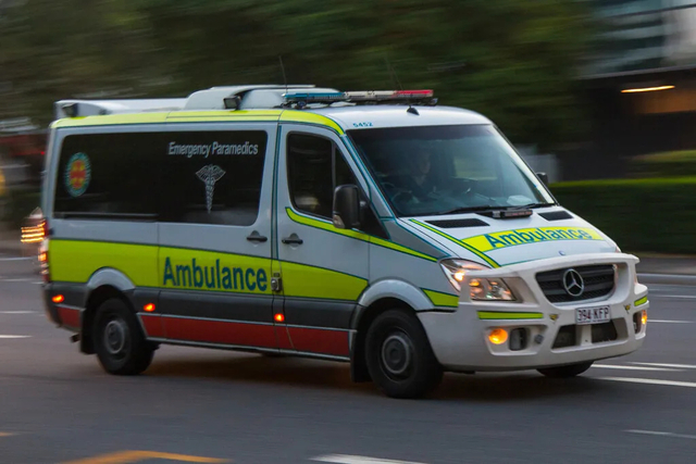 Ambulance_469069_01