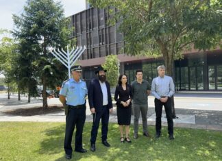 Solidarity stance after Bondi tragedy