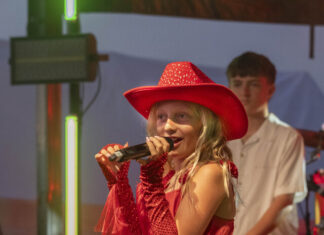 Noosa busker wins national title