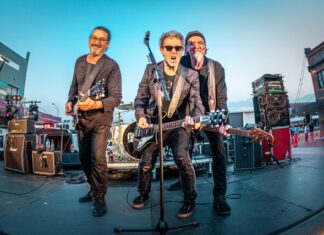 Choirboys bring rock n roll to Noosa